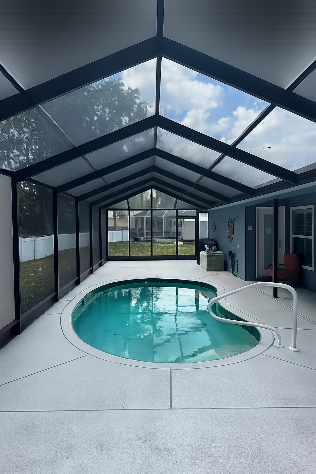 Finished pool cage by Screening DunRite — Tampa Bay, FL